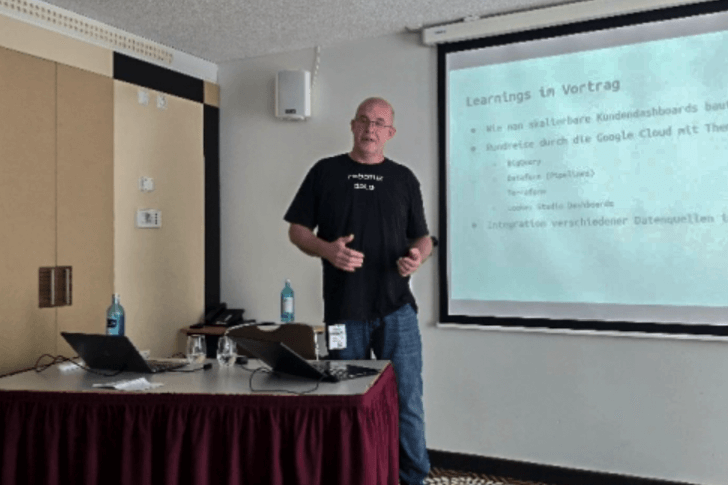 Bernhard Prange als Speaker bei einer Konferenz